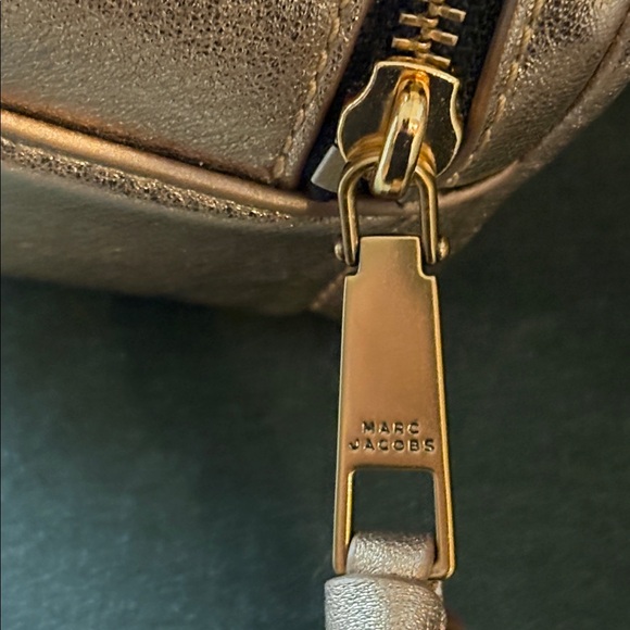Marc Jacob’s Glam shot Metallic Crossbody soft gold leather bag - Picture 14 of 14